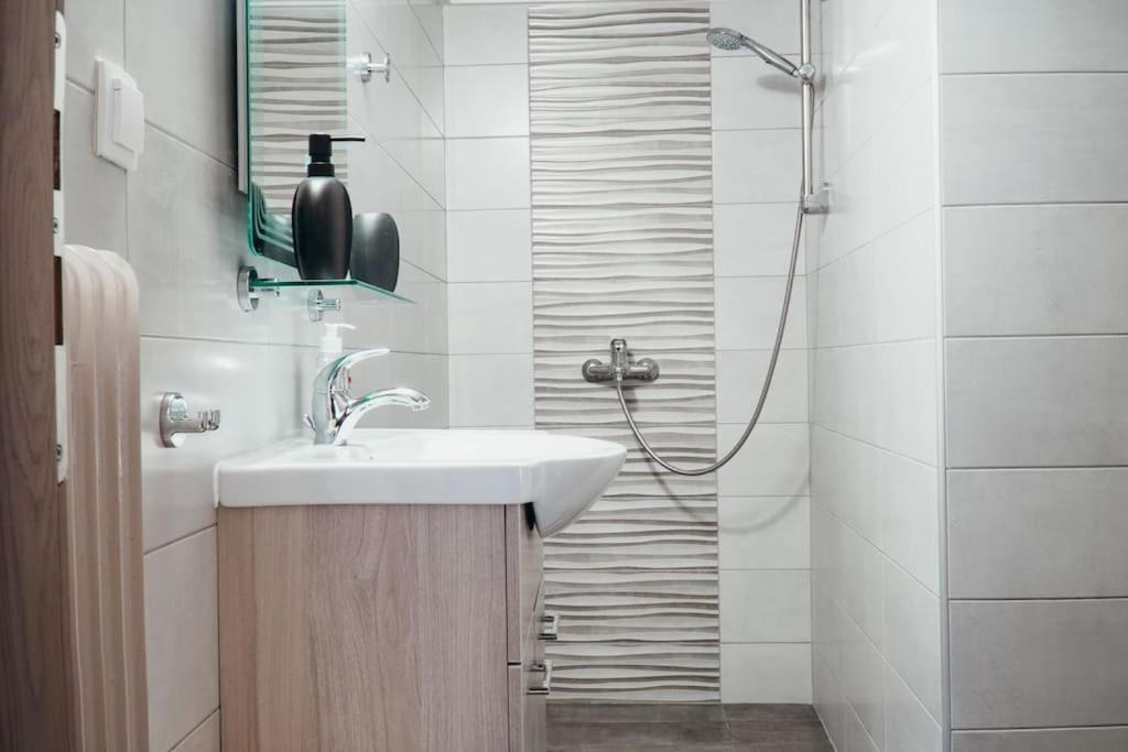 Charming Apartment In Keramikos 雅典 外观 照片